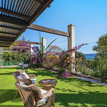 La Bouganville P1-1 By Wonderful Italy * Toscolano Maderno